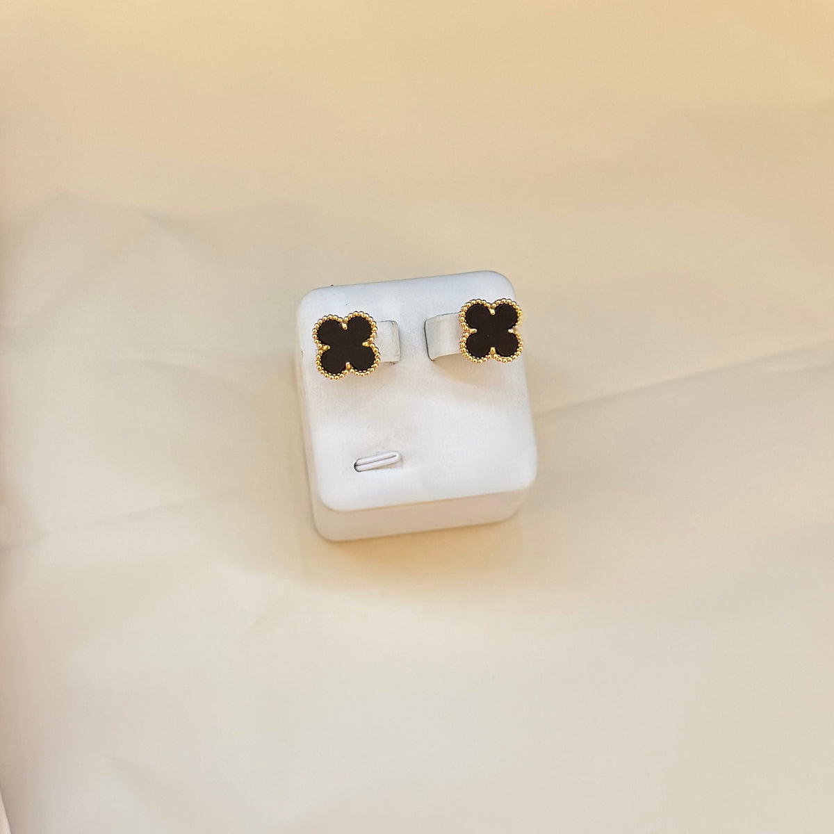 Clover Earring - Black Onyx Gold tone size 15mm
