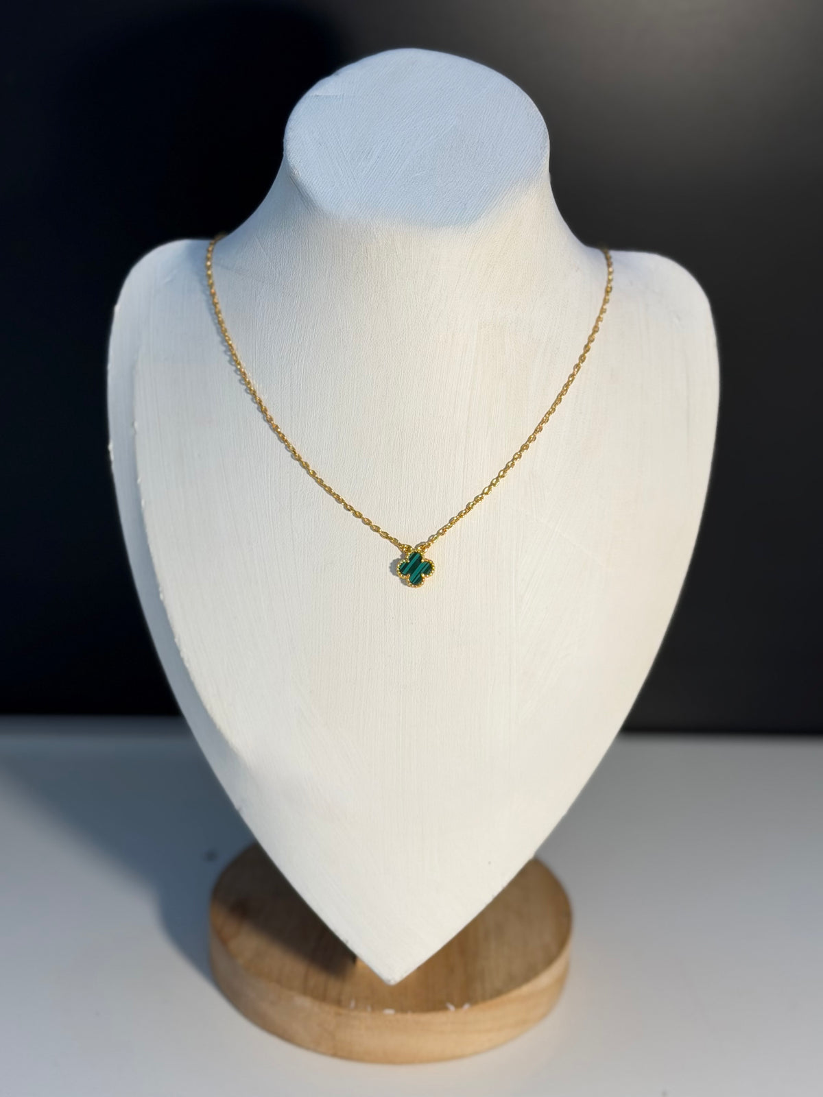 Centered Clover Necklacen- Green Malachite size 10mm