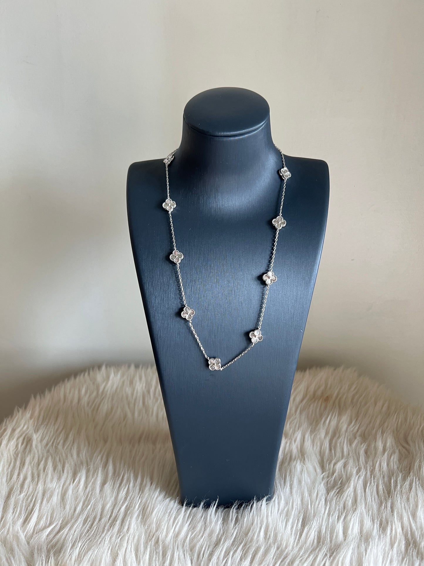 Alhambra Whitegold Color Necklace