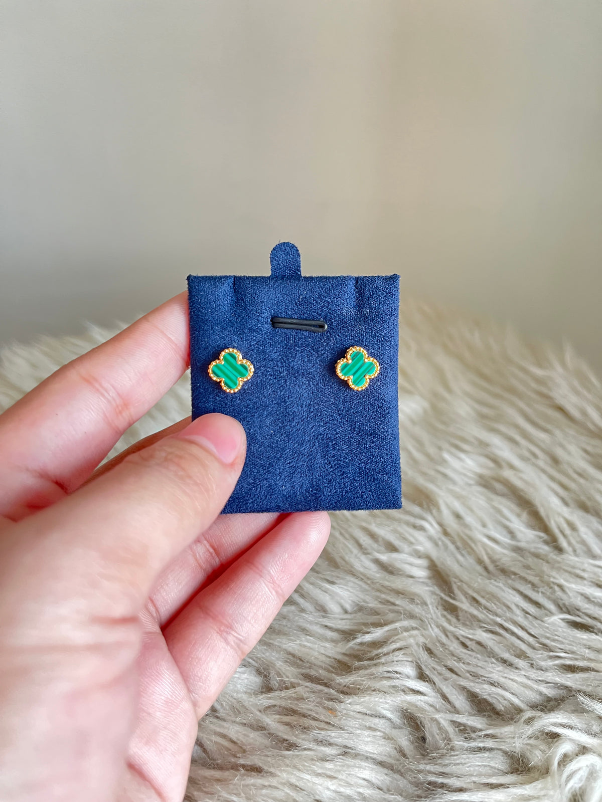 Clover Earrings 10mm — Green Malachite