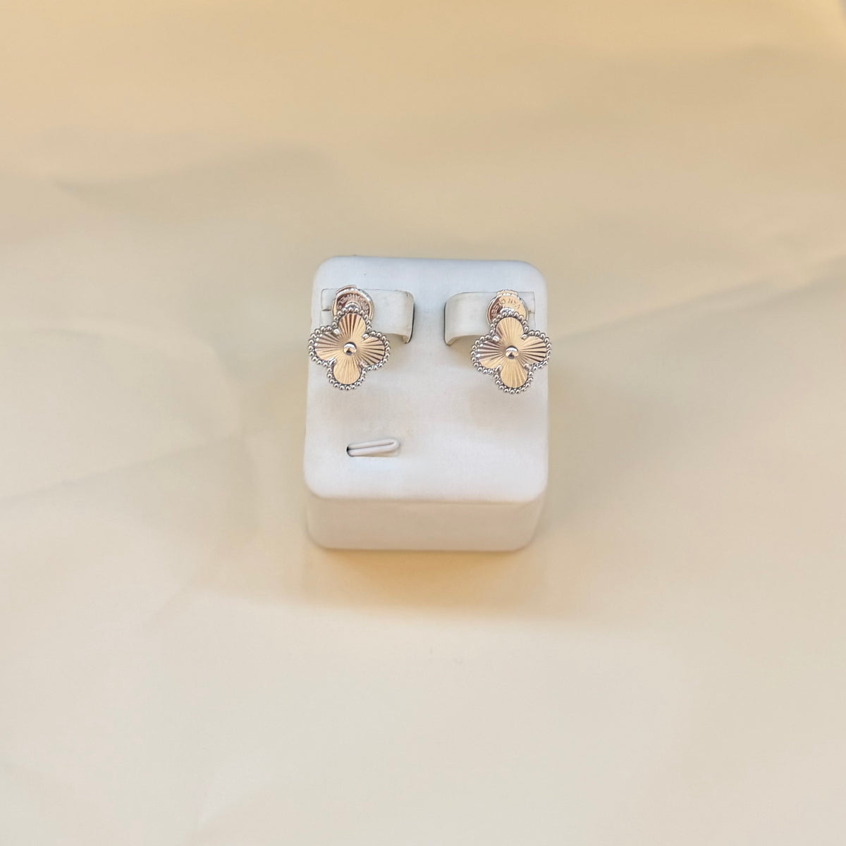 Clover Earring - White Gold size 15mm