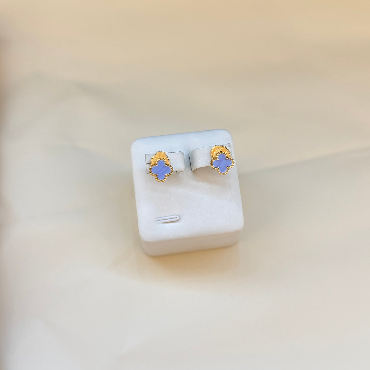 Clover Earring - Chalcedony size 10mm