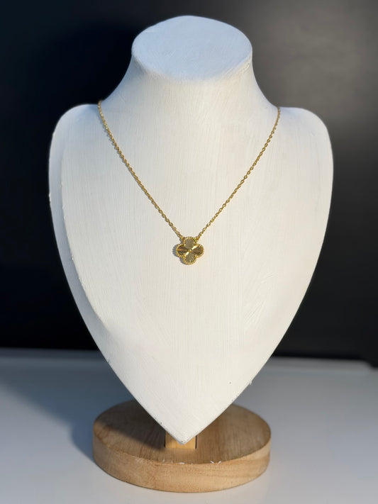 Centered Clover Necklace - Yellow Gold size 15mm