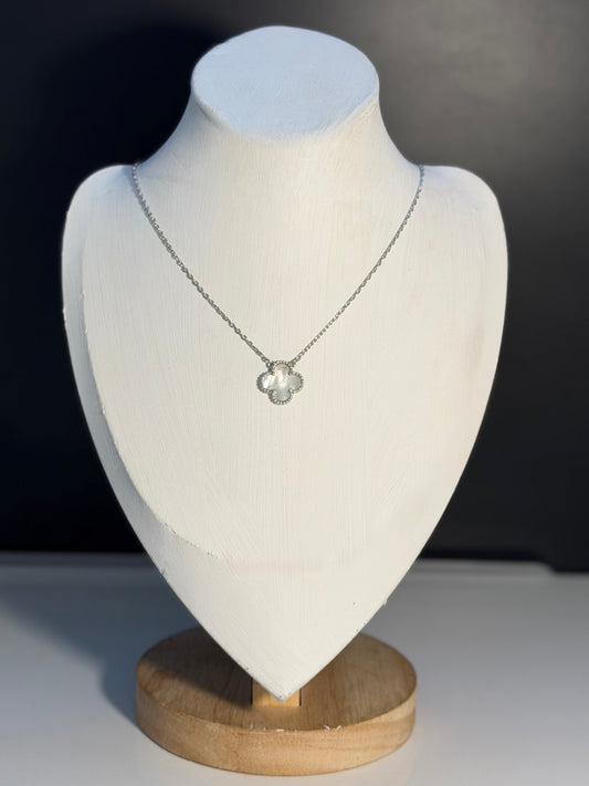 Centered Clover Necklace - Mother of Pearl White Gold tone size 15mm